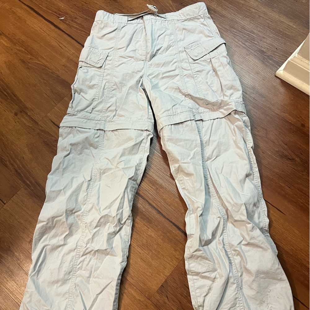 Levi cargo pants/shorts